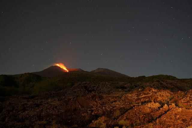 2022-05-20T005310Z_1028455360_RC2NAU973YEL_RTRMADP_3_ITALY-ETNA