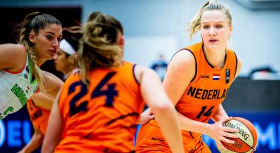 Basketball player Emese Hof leaves for Prague