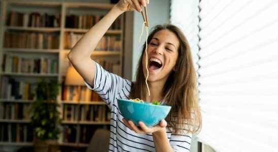 Connected chopsticks to add less salt to your dishes