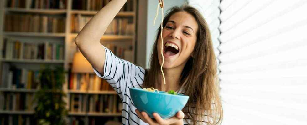 Connected chopsticks to add less salt to your dishes