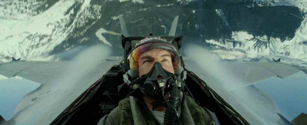 Did Tom Cruise really fly the planes in the film