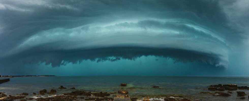 Extraordinary weather phenomenon the arcus