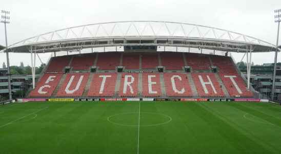 FC Utrecht takes on Australian defender Joshua Rawlins 18