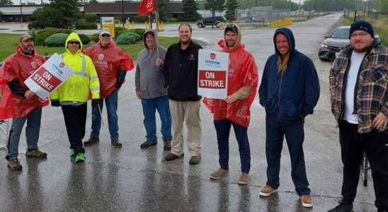 First picket line at Enbridge Gas Dawn Hub in 48