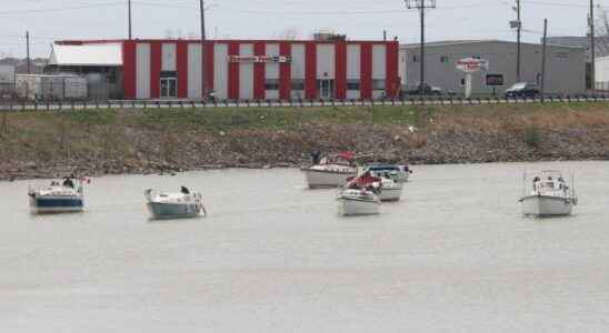 Flotilla of Thames River Yacht Club members cruise into downtown