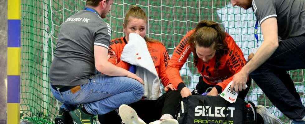 Handball shot in the face gives expulsion Takes advantage of