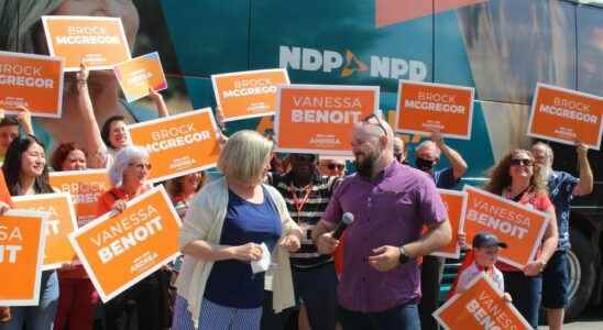 Horwath makes second stop in Chatham Kent Leamington NDP leader confidant McGregor