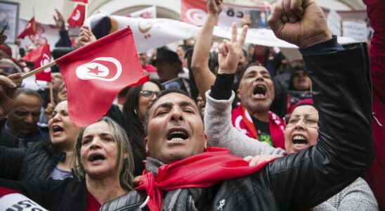 Hundreds of pro Saied demonstrators gather in Tunis