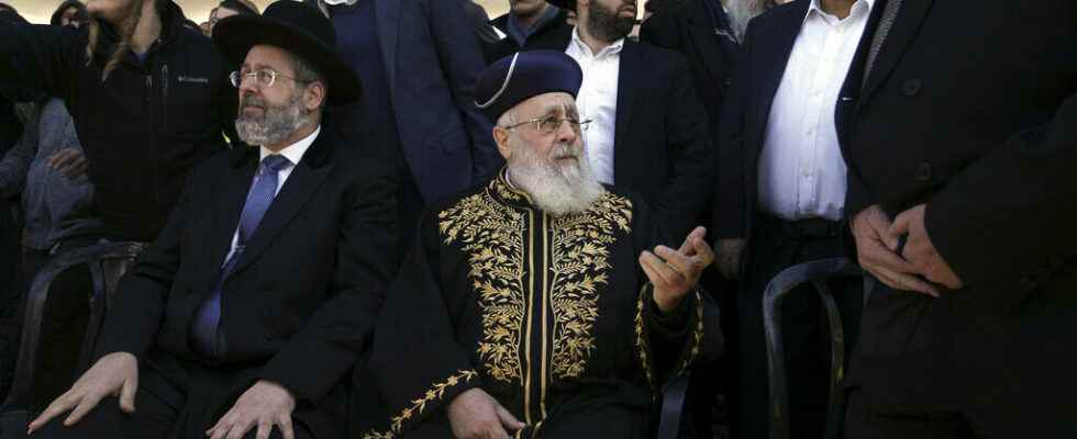 Israels chief rabbi calls on his followers to bring their