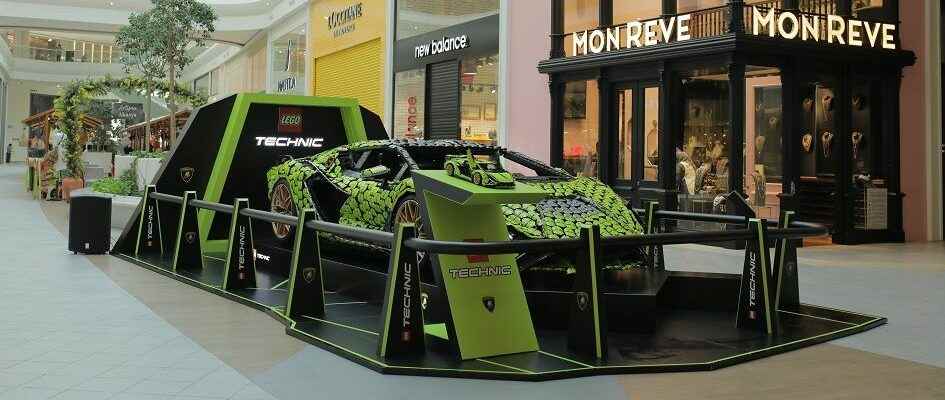 Lamborghini model made in real size with Lego is in