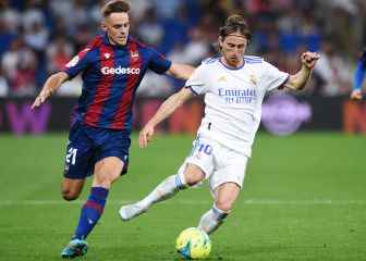 Luka Modrics great gesture with Levante and his fans