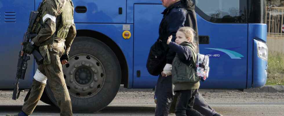 Meeting with an evacuee from Mariupol in the camp in