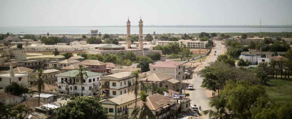 Nearly 200 Gambian migrants return to the country