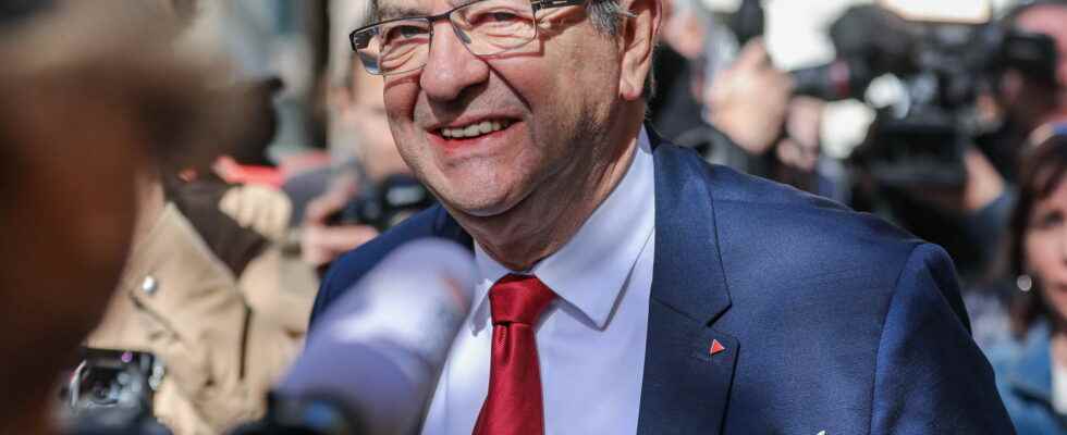 SMIC 2022 Melenchon offers 1500 euros what dangers