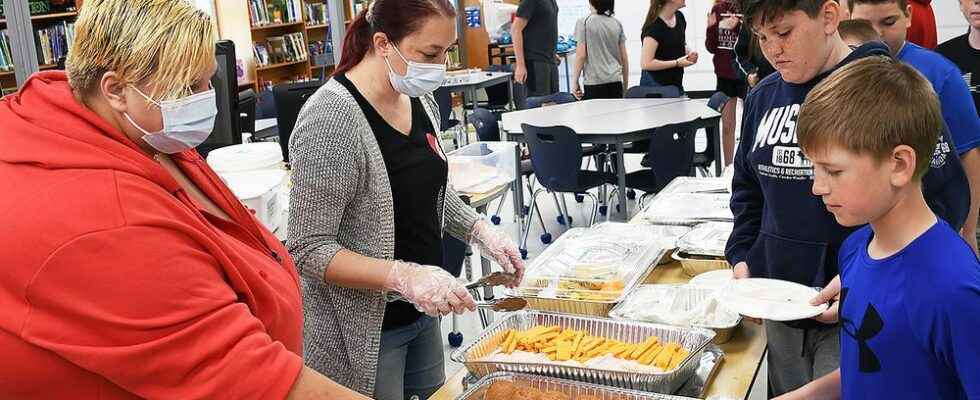 School lunch program looking for another serving