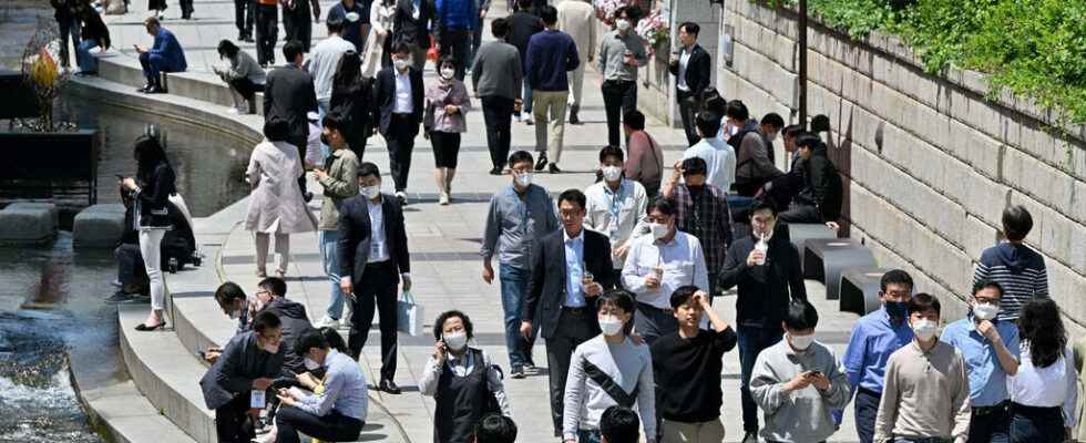 South Korea cautiously ends outdoor mask requirement