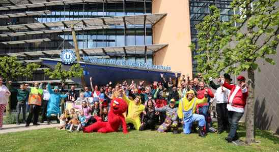 Spiderman Elmo and Mega Mindy visit Wilhelmina Childrens Hospital on