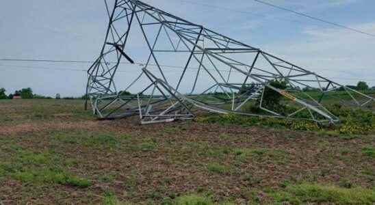 Storm hit Canada 8 people died 1 million people were