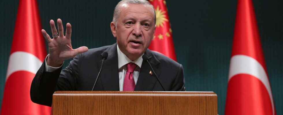 Turkey threatens new invasion of Syria