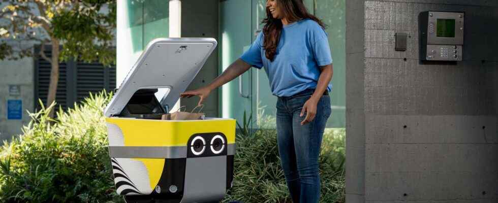 Uber Eats robots begin deliveries