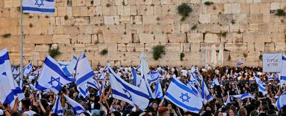 Uneasy during nationalist march in Jerusalem