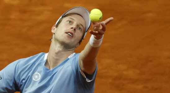 Van de Zandschulp reaches second round of Madrid masters tournament