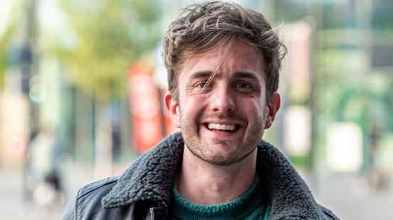 Vlogger chased and pelted by a large group of Utrecht