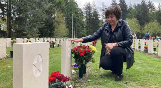 Volunteers lay flowers on the Soviet War Cemetery in Leusden