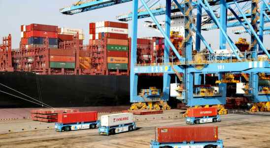 slowing export growth to lowest level in nearly two years