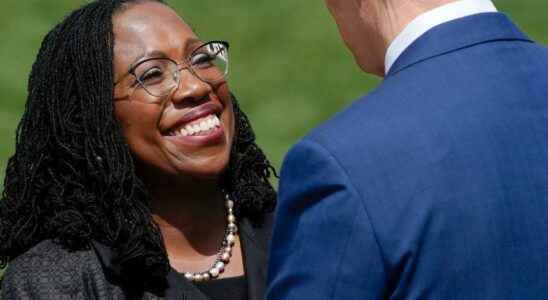 Brown Jackson is sworn in as HD judge