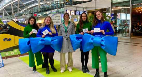 Compliments for travelers at Utrecht Central Station Train is better