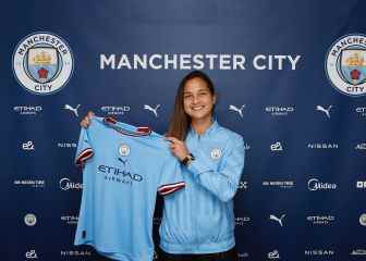 Deyna Castellanos signs for City