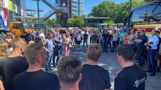 Dozens of farmers at FC Utrecht stadium in conversation with