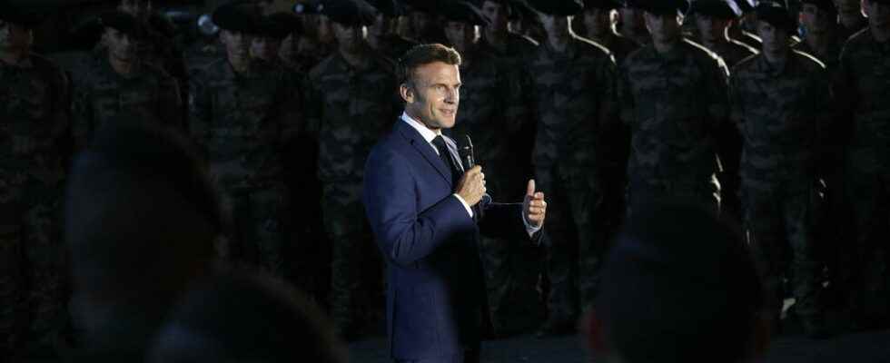 Emmanuel Macron meets the French troops deployed in Romania