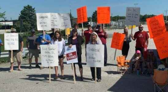 Enbridge employees have new contract ending three week strike