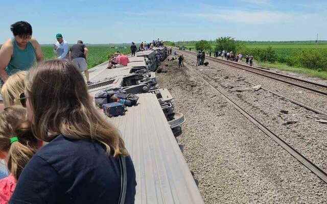 Horrible accident in the USA Passenger train that hit the