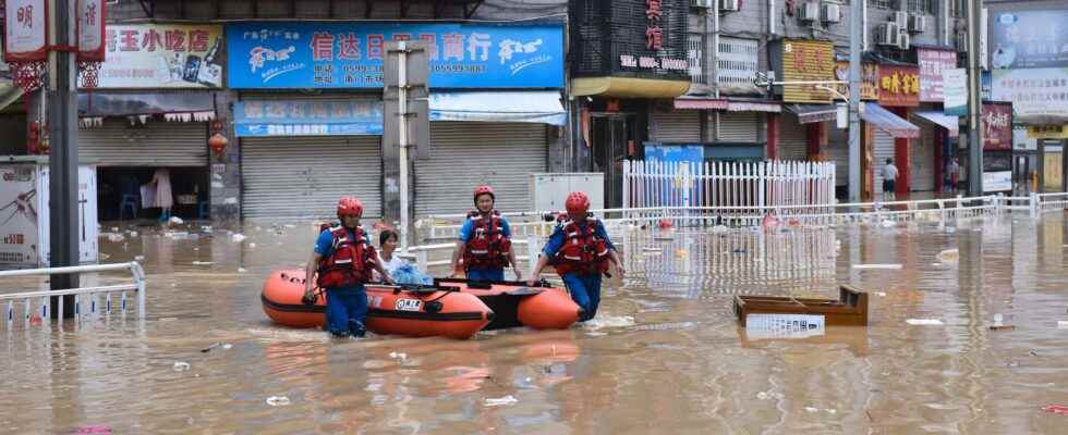 Hundreds of thousands are fleeing torrential rain in China