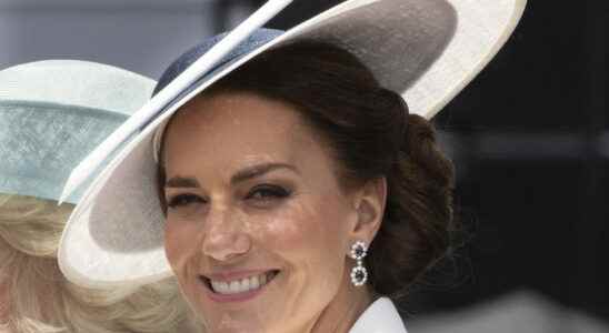 Kate Middleton loves the side bun for Elizabeth IIs jubilee