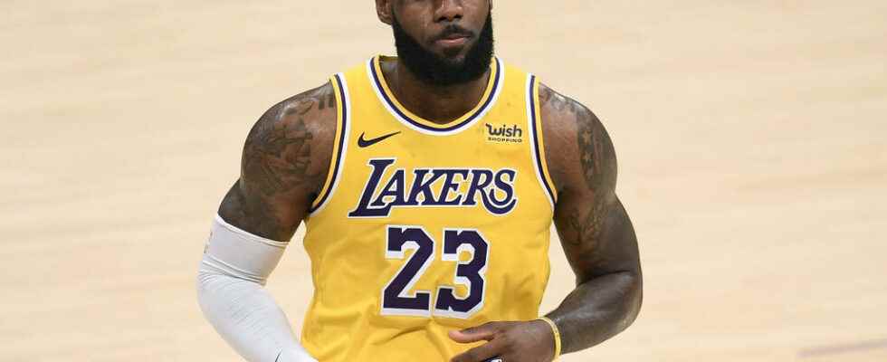 LeBron James first active NBA player to become a billionaire