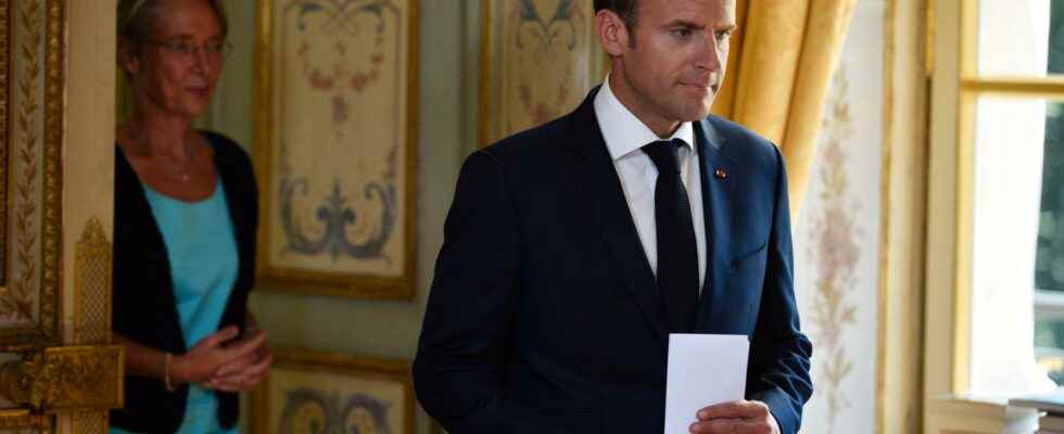 Macron does not let the Prime Minister go