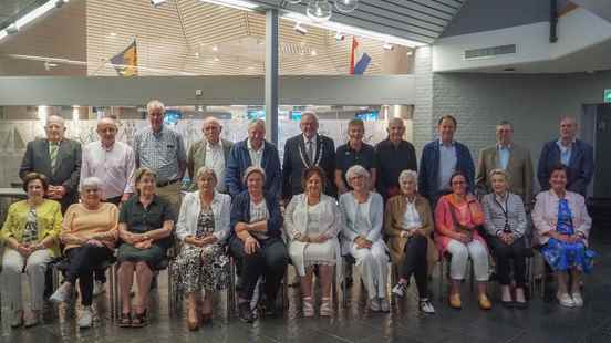 Mayor Bunschoten congratulates ten golden couples on their 50th wedding