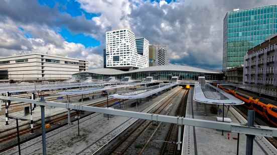 No trains between Utrecht Almere until 1930 also adjusted timetable in