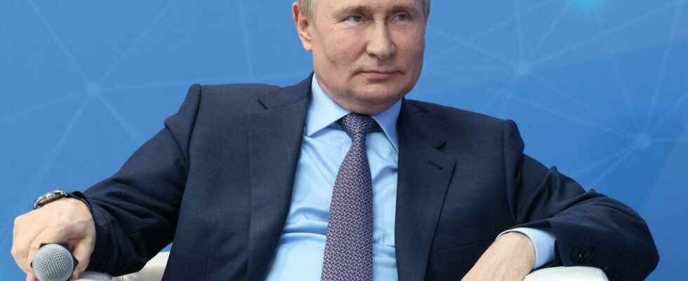 Putin wants to repay foreign debt in rubles and risk