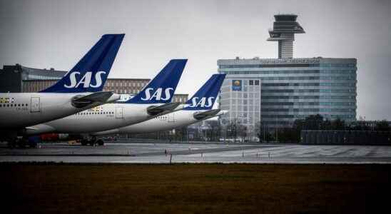 SAS threatens to respond to strike with lockout