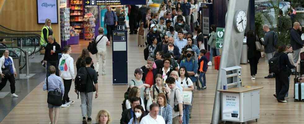 Staff from smaller airports are called in to Arlanda