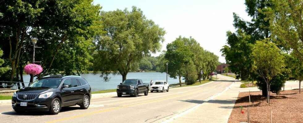 Stratford committee rejects Lakeside Drive summer lane closure to promote