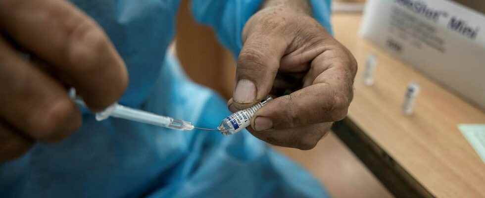 The expired covid 19 vaccine is given to Russians according to