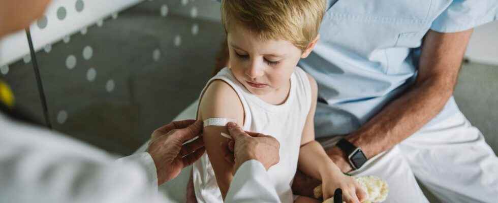 Vaccination of children soon possible by nurses pharmacists and midwives