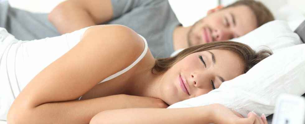 We sleep better together than alone according to scientists