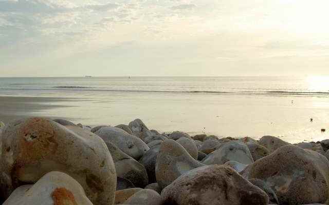 Why are there sandy beaches and others pebble